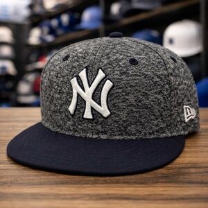 New Era New York Yankees Snapback Hat – Heather Grey & Navy – Good Condition